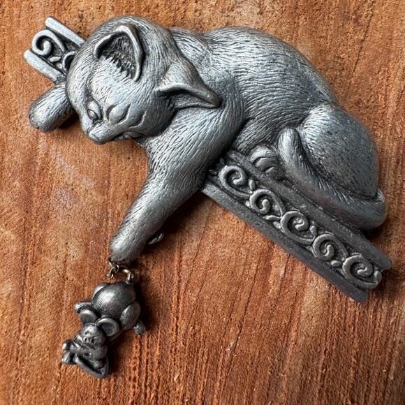 Vintage Signed J.J Cat Catching Mouse Silver Pendant. - Picture 3 of 5